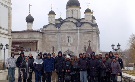 Для студентов и преподавателей УЦ «Интеграция» МАИ на базе Института инженерной физики была организована экскурсия во Владычный Введенский женский монастырь
